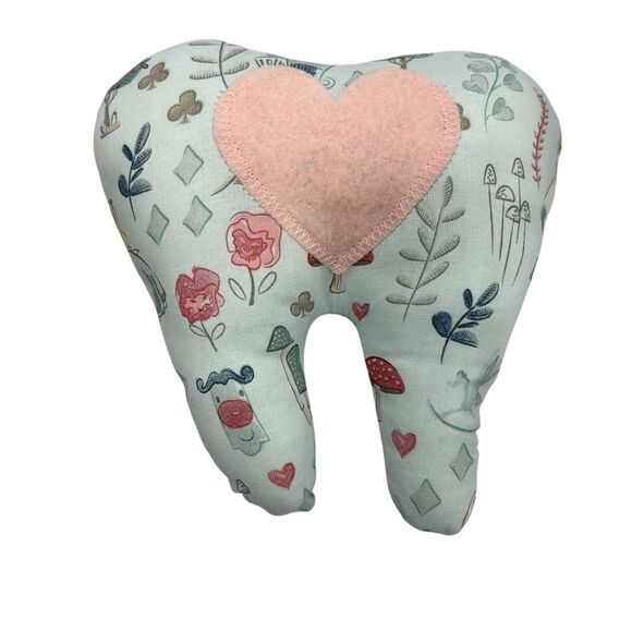 Tooth Fairy Pillow Hand Crafted - Alice in Wonderland - Picture 2 of 2